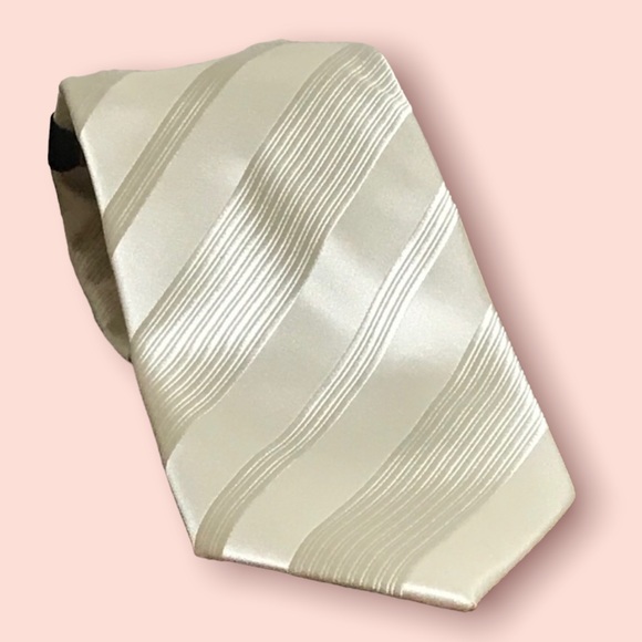 New Donald Trump White Cream Necktie - Picture 1 of 8